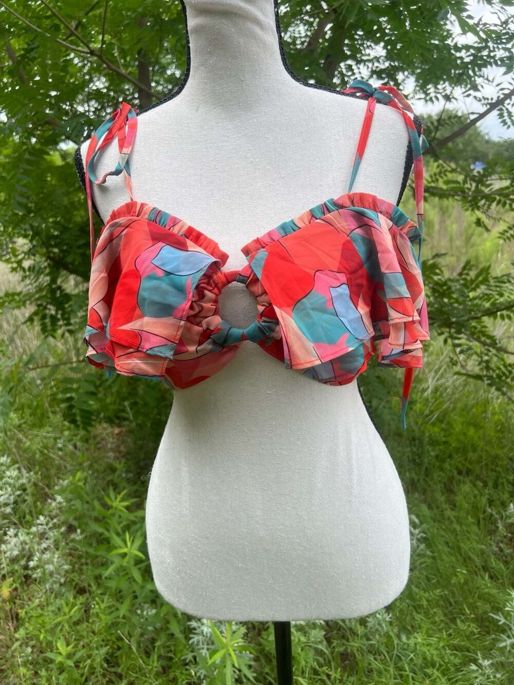 Luxxel Abstract Print Ruffle Ring Detail Tie Strap Crop Top Size M